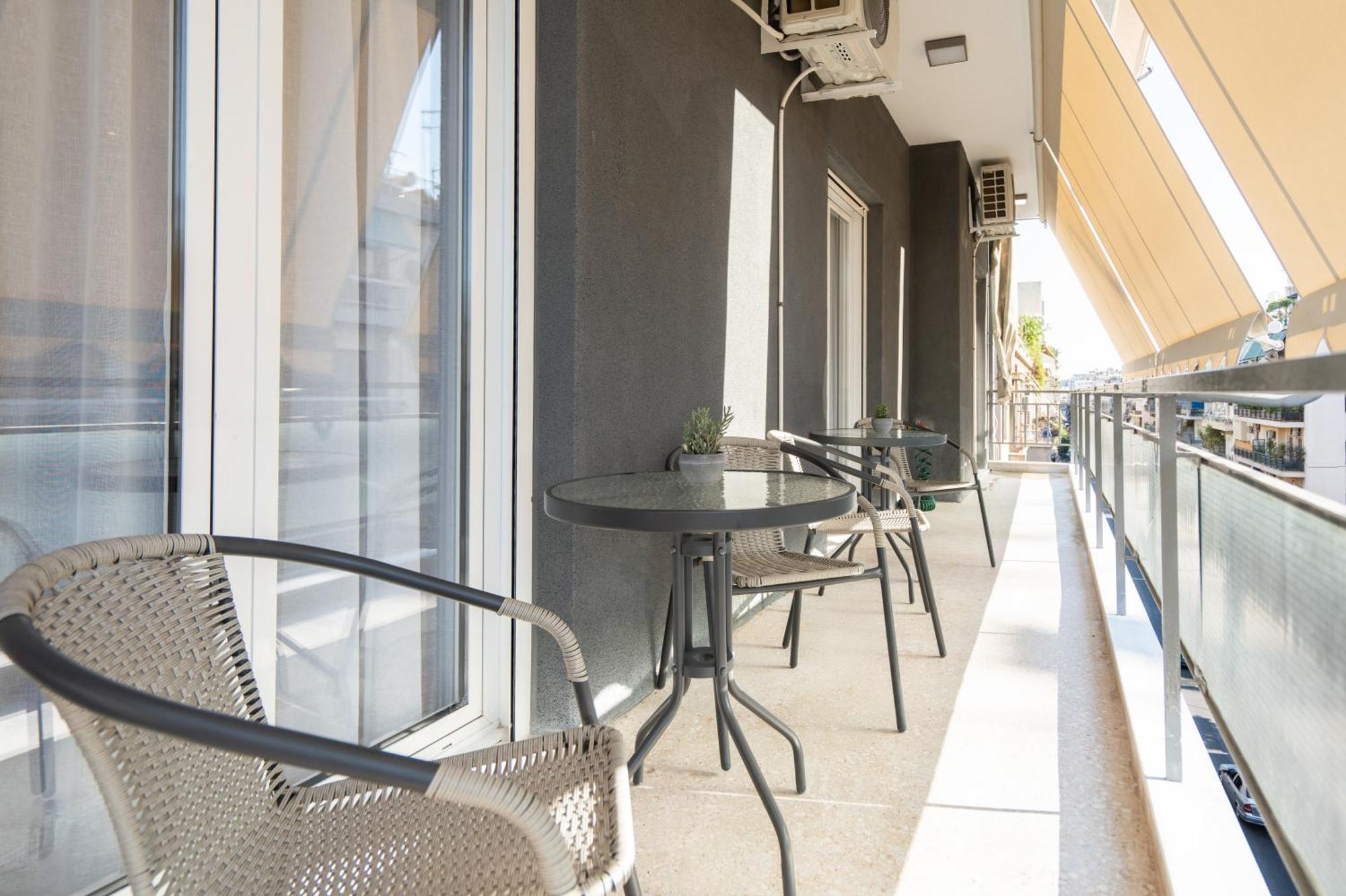 Luxury Apartment Next To The National Museum Athens Exterior photo