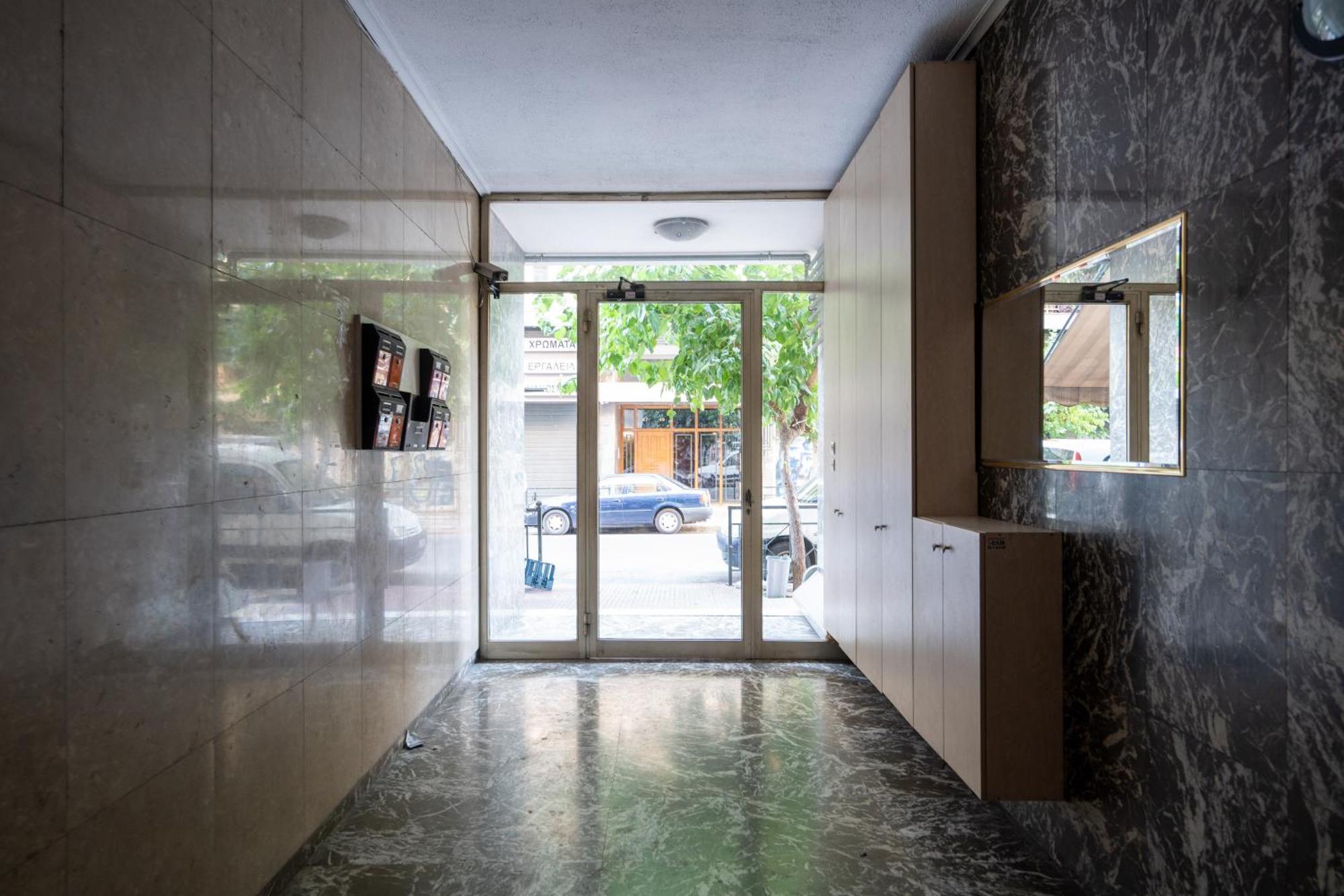 Luxury Apartment Next To The National Museum Athens Exterior photo